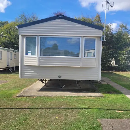 Highfield Grange Holiday Park Little Clacton Exterior photo